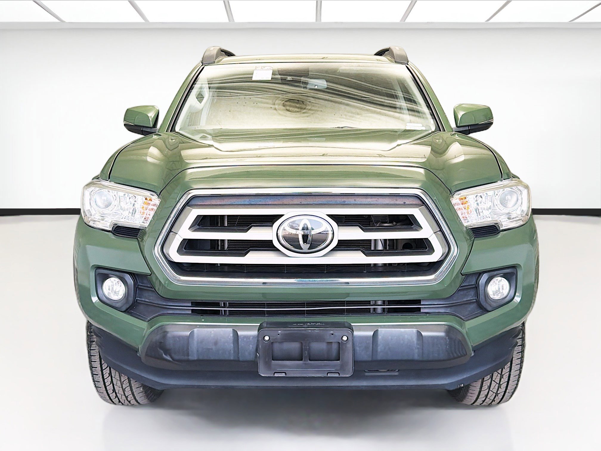 Used 2021 Toyota Tacoma SR5 w/ Trail Edition image 2