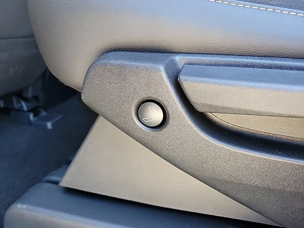 Used 2025 Nissan Pathfinder SL AWD/4WD image 15