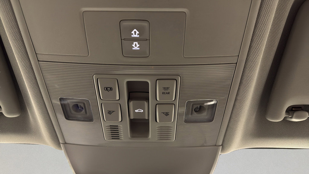 Used 2025 Volkswagen Taos SE image 23