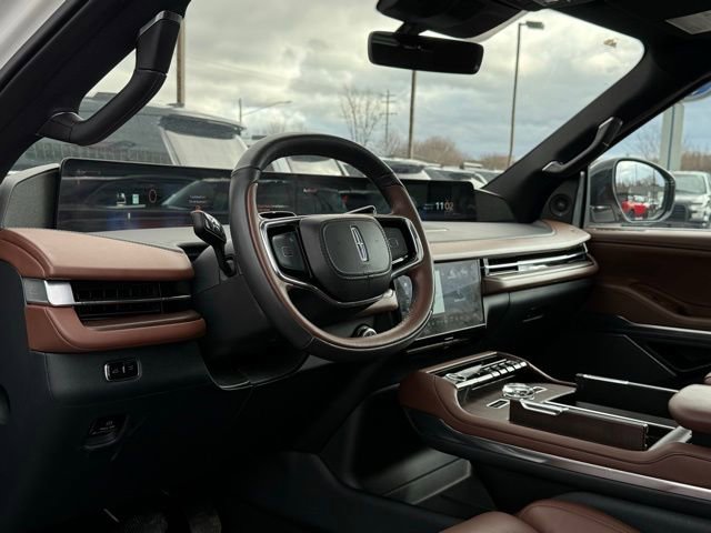 Used 2025 Lincoln Navigator L Reserve image 13