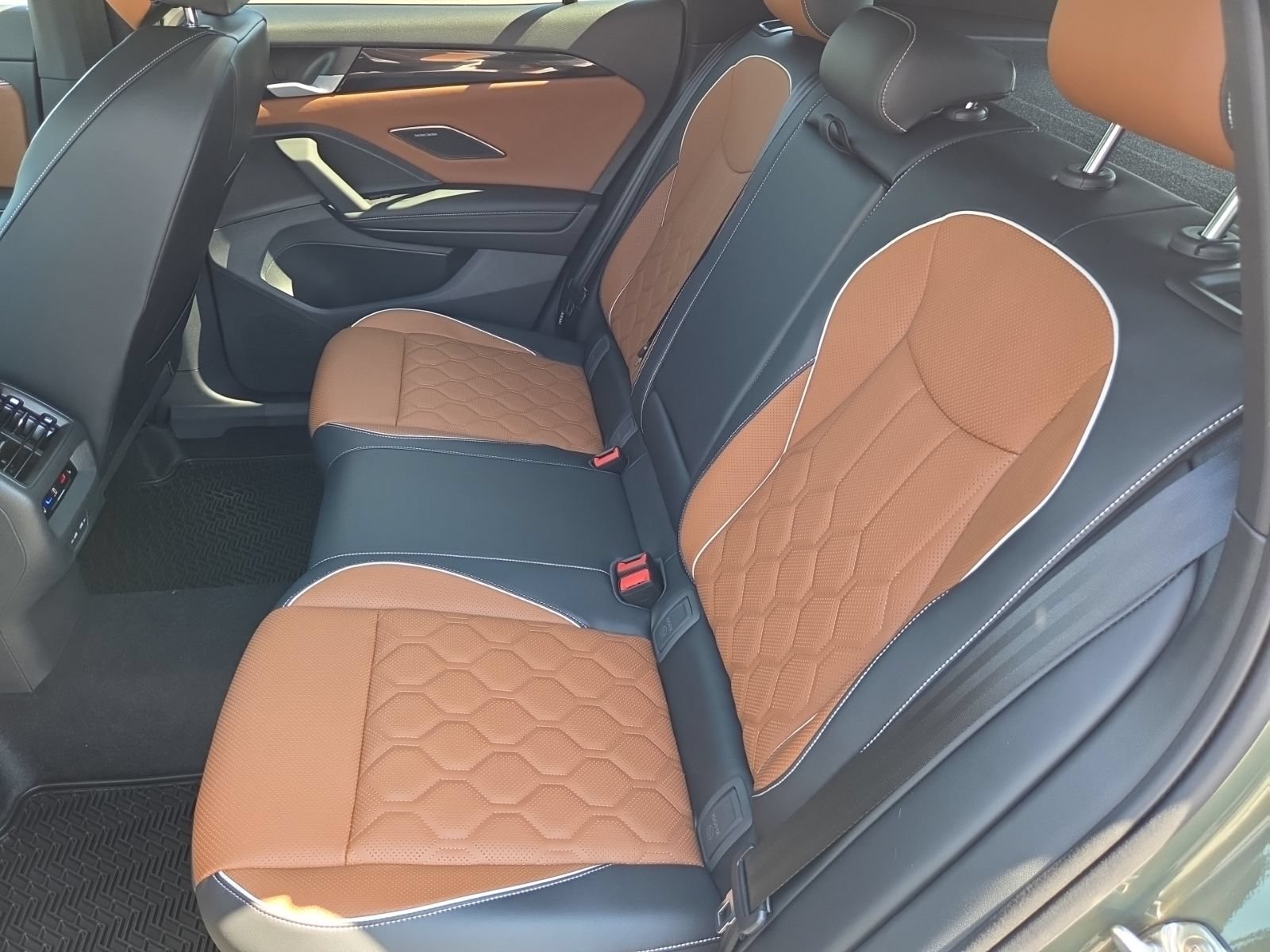 New 2026 Volkswagen Tiguan SEL R-Line AWD/4WD image 21