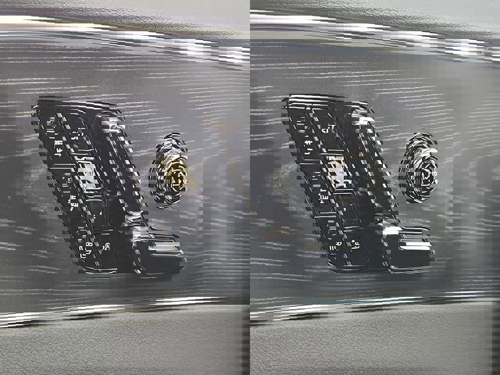 New 2026 Cadillac Lyriq Premium Luxury w/ LPO, Floor Liner Package image 20