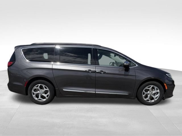 Used 2023 Chrysler Pacifica Limited FWD image 22