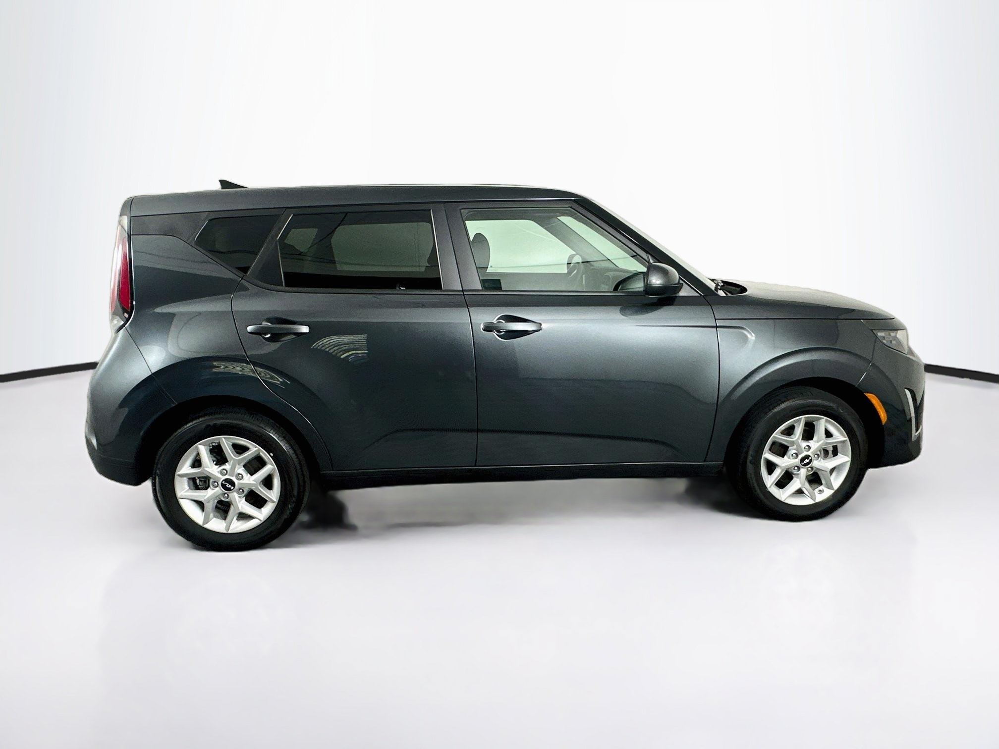 Used 2025 Kia Soul LX w/ LX Technology Package FWD image 10
