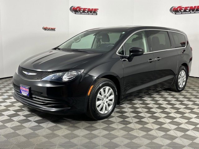 Used 2020 Chrysler Voyager L image 5