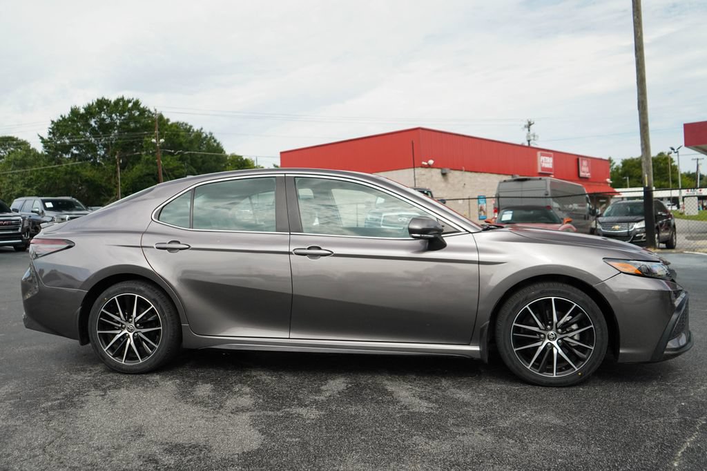 Used 2024 Toyota Camry SE FWD image 2