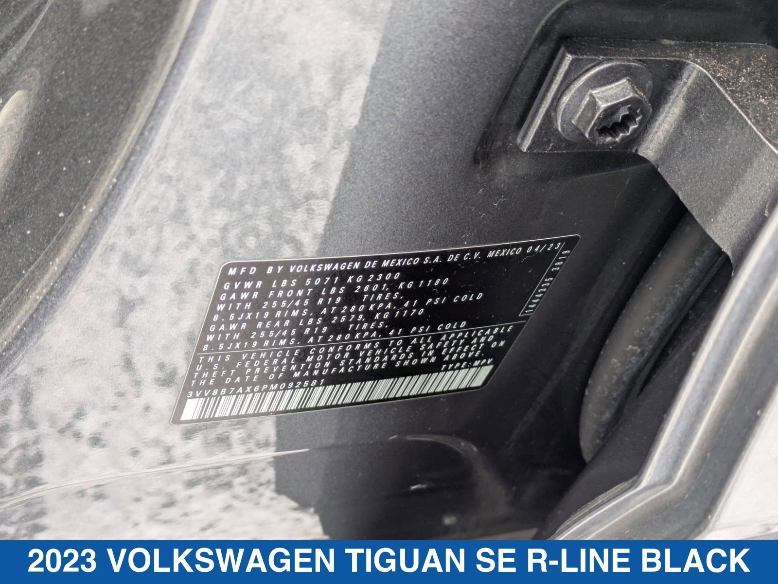 Used 2023 Volkswagen Tiguan SE R-Line image 39