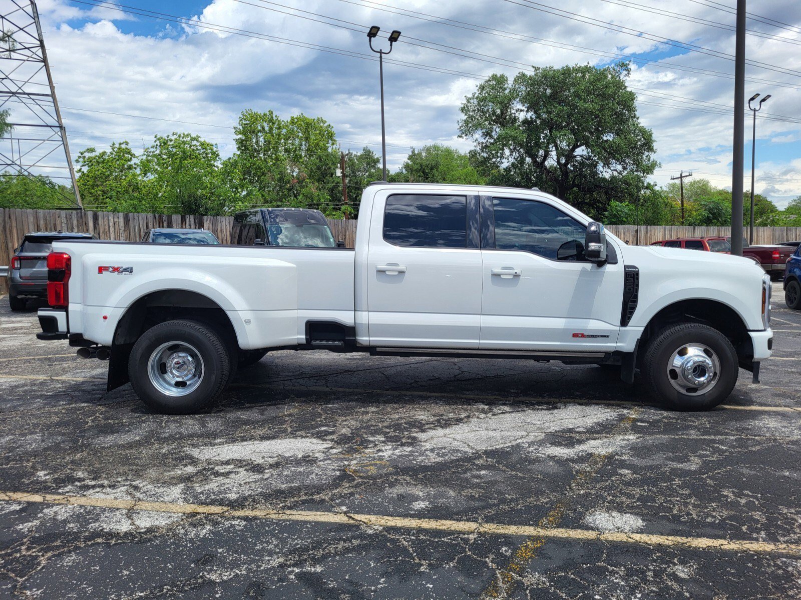 Used 2025 Ford F350 Platinum AWD/4WD image 2