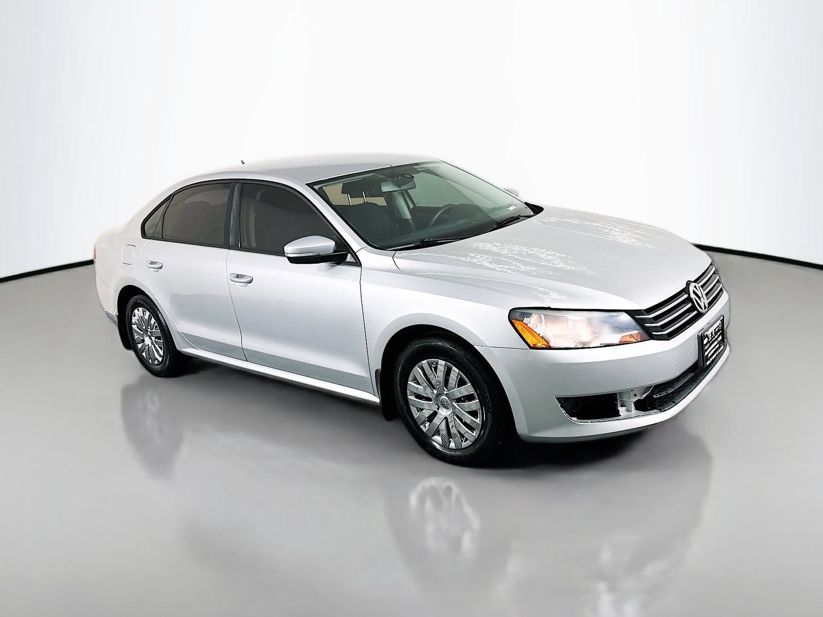 Used 2015 Volkswagen Passat 1.8T S FWD image 1
