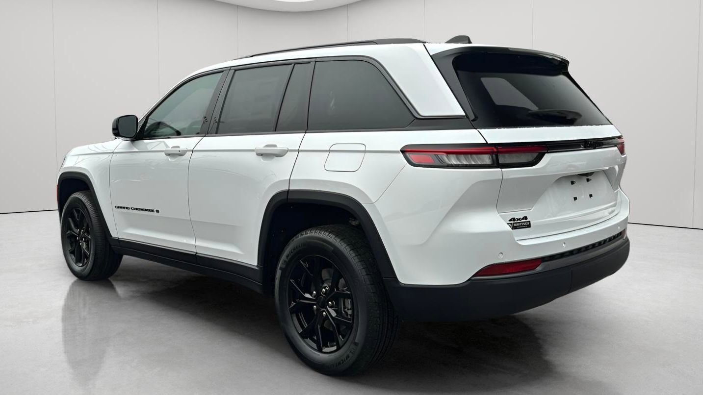 New 2026 Jeep Grand Cherokee Laredo image 8