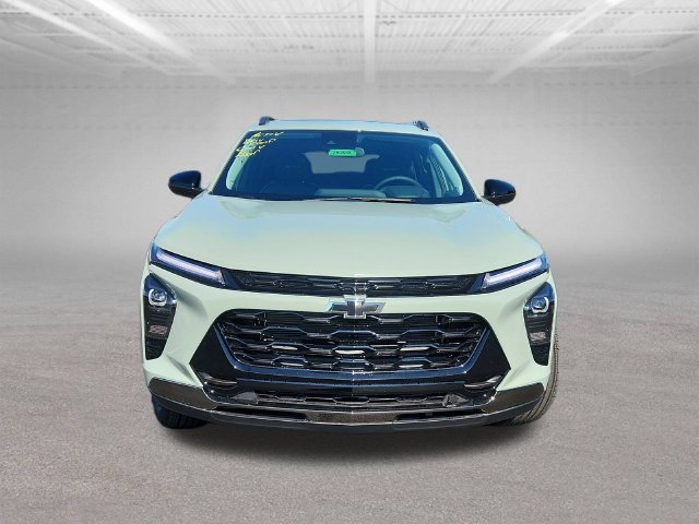 New 2026 Chevrolet Trax ACTIV w/ Sunroof Package FWD image 2