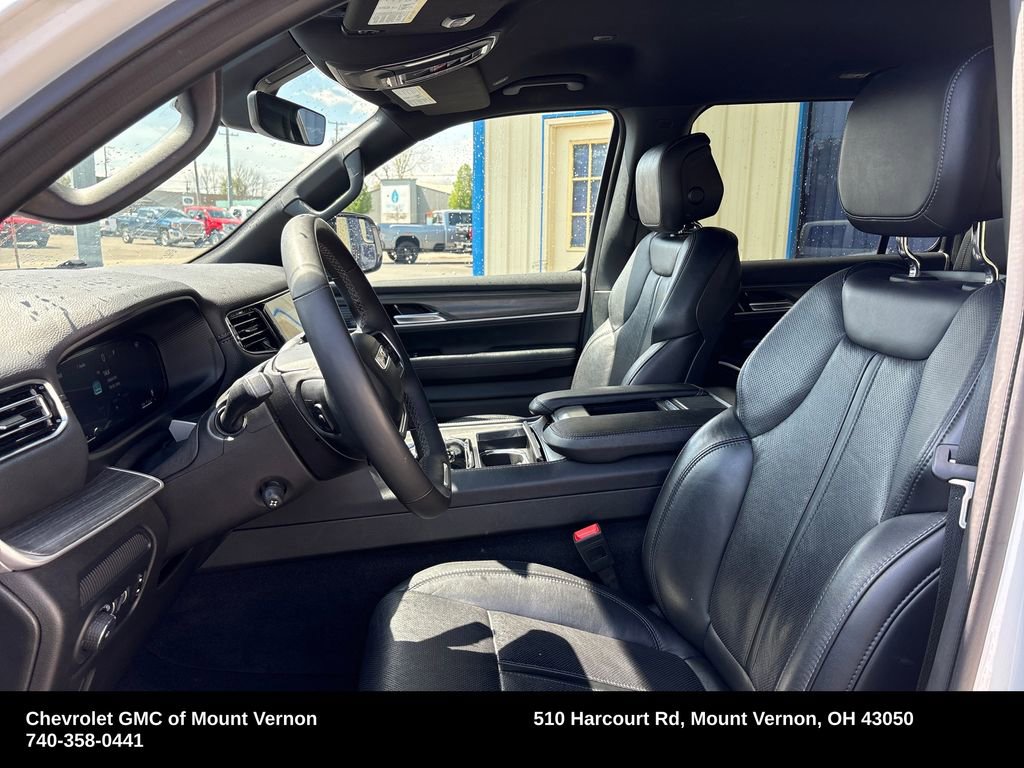 Used 2024 Jeep Wagoneer L Series II w/ Flexible Seating Group image 11