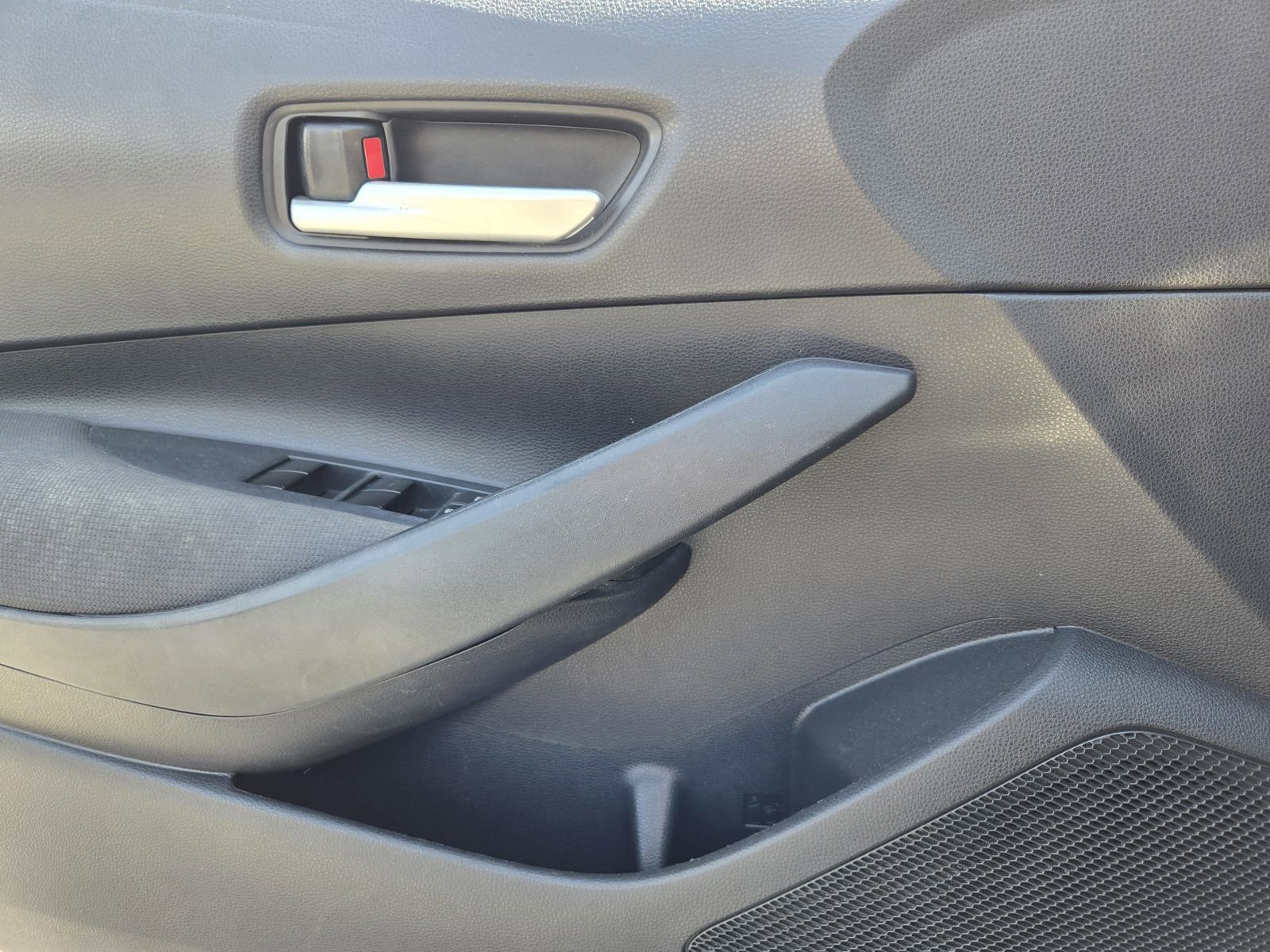 Used 2020 Toyota Corolla LE FWD image 19