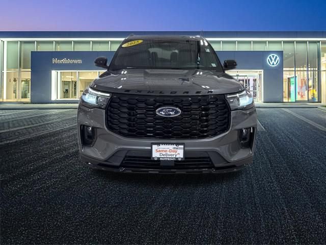 Used 2025 Ford Explorer ST-Line w/ Premium Package image 9