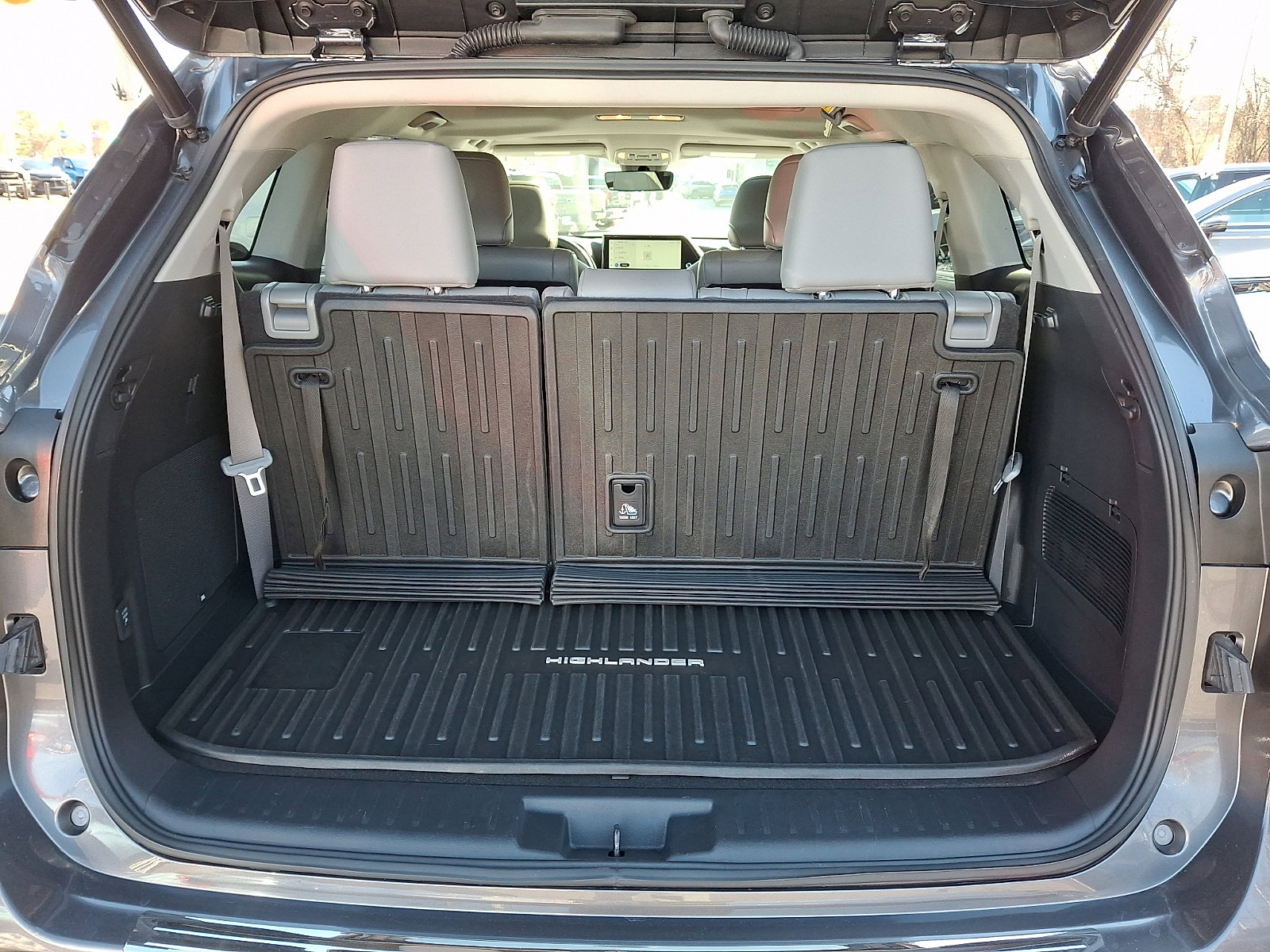 Used 2023 Toyota Highlander Limited image 21