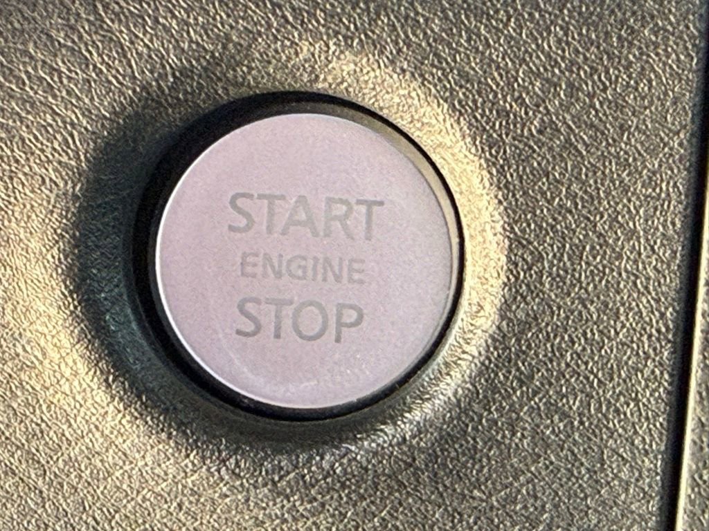 Used 2022 Nissan Frontier SV w/ Technology Package image 19