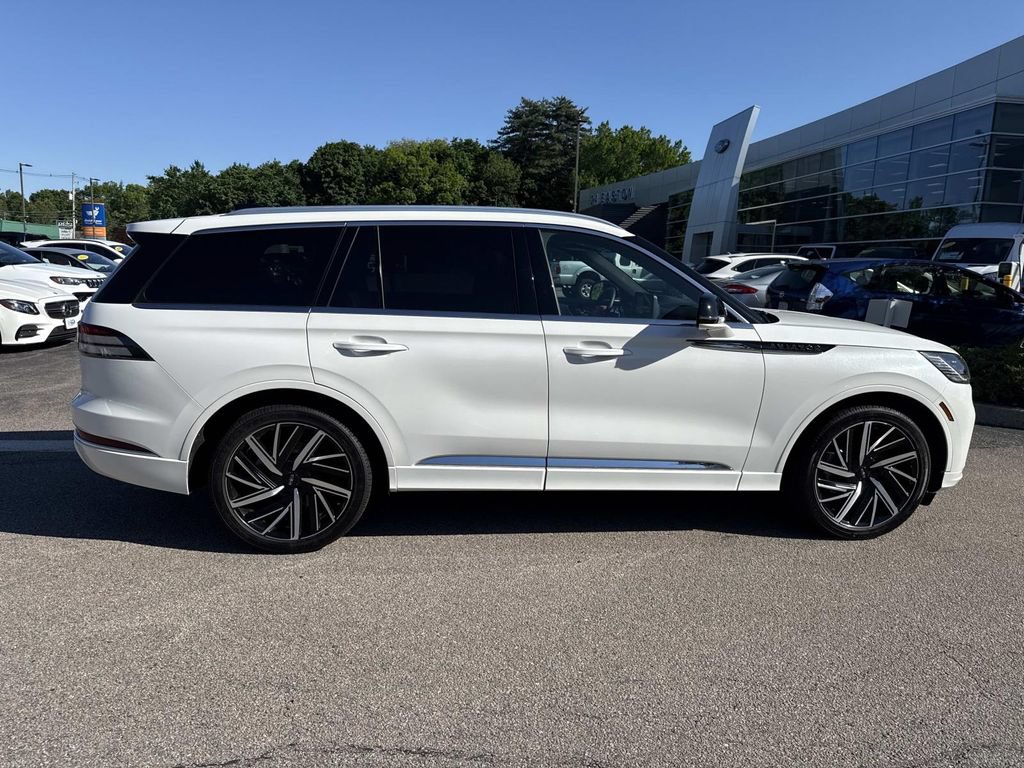 Used 2025 Lincoln Aviator Black Label AWD/4WD image 8