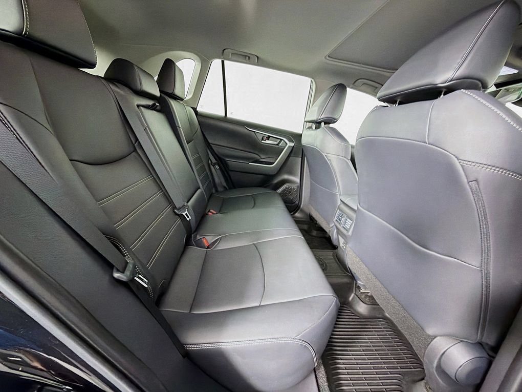 Used 2025 Toyota RAV4 XLE Premium FWD image 28