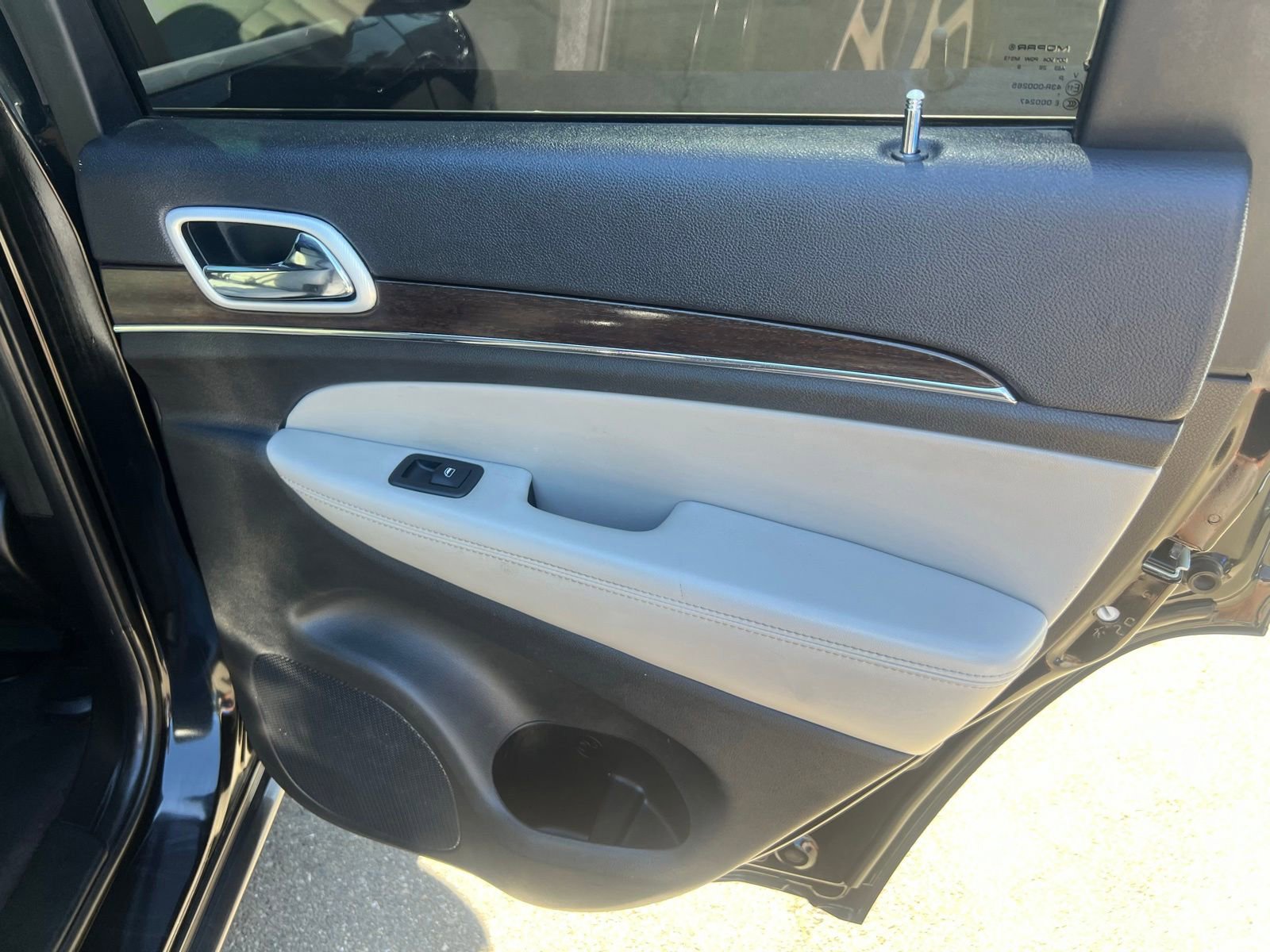 Used 2018 Jeep Grand Cherokee Limited AWD/4WD image 32
