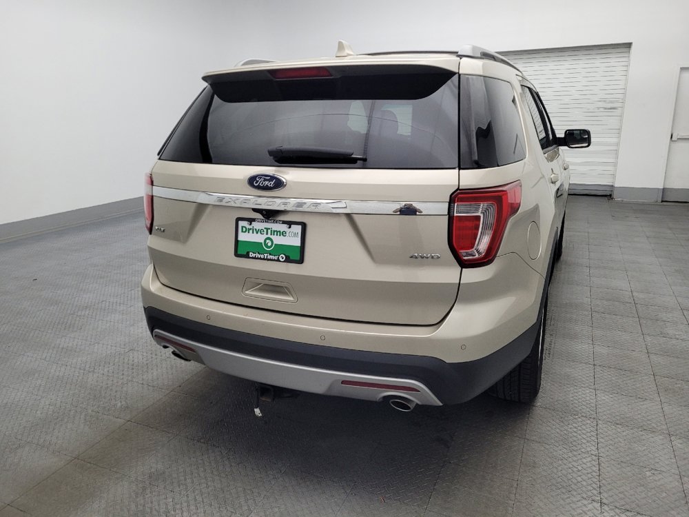 Used 2017 Ford Explorer XLT image 7