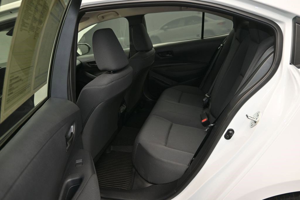 Used 2025 Toyota Corolla LE w/ LE Premium Package FWD image 12