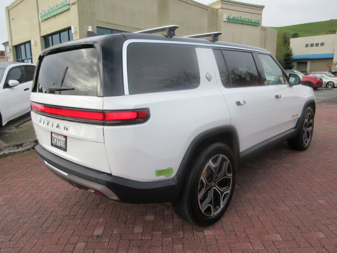 Used 2023 Rivian R1S Launch Edition image 2