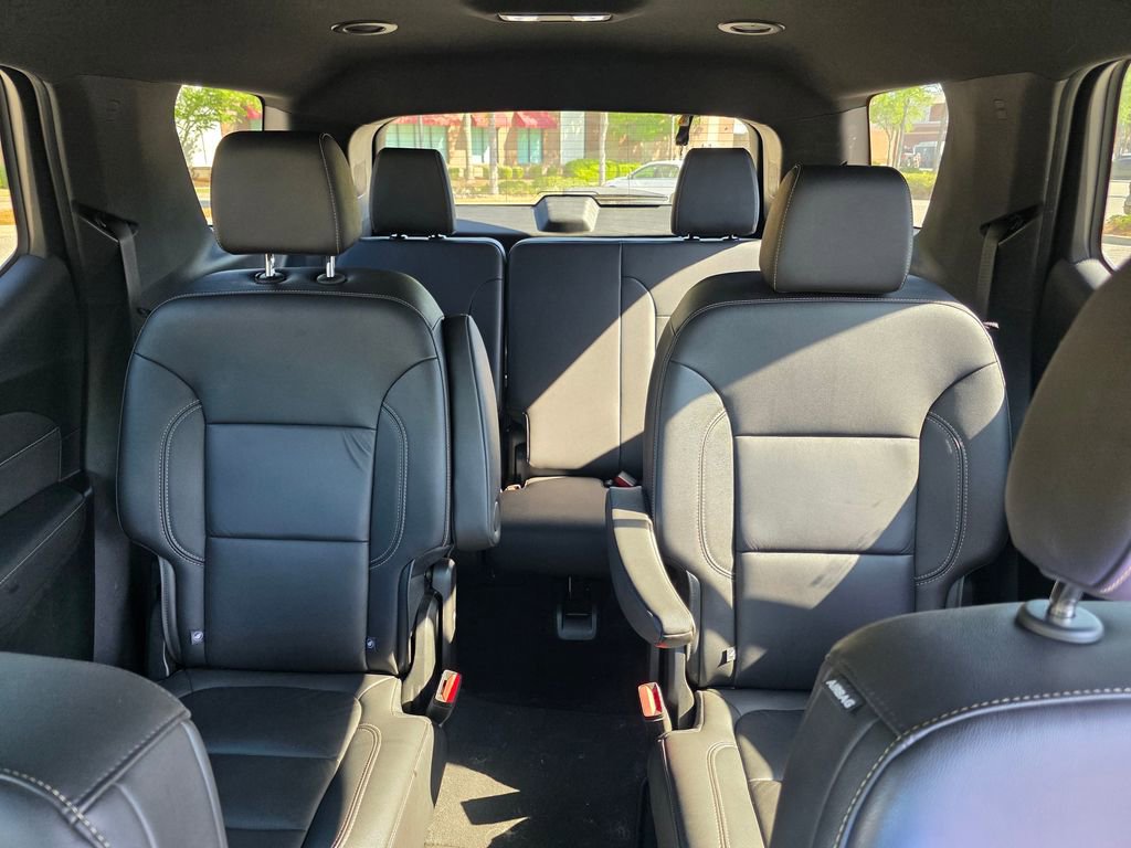 Used 2023 Chevrolet Traverse LT FWD image 16