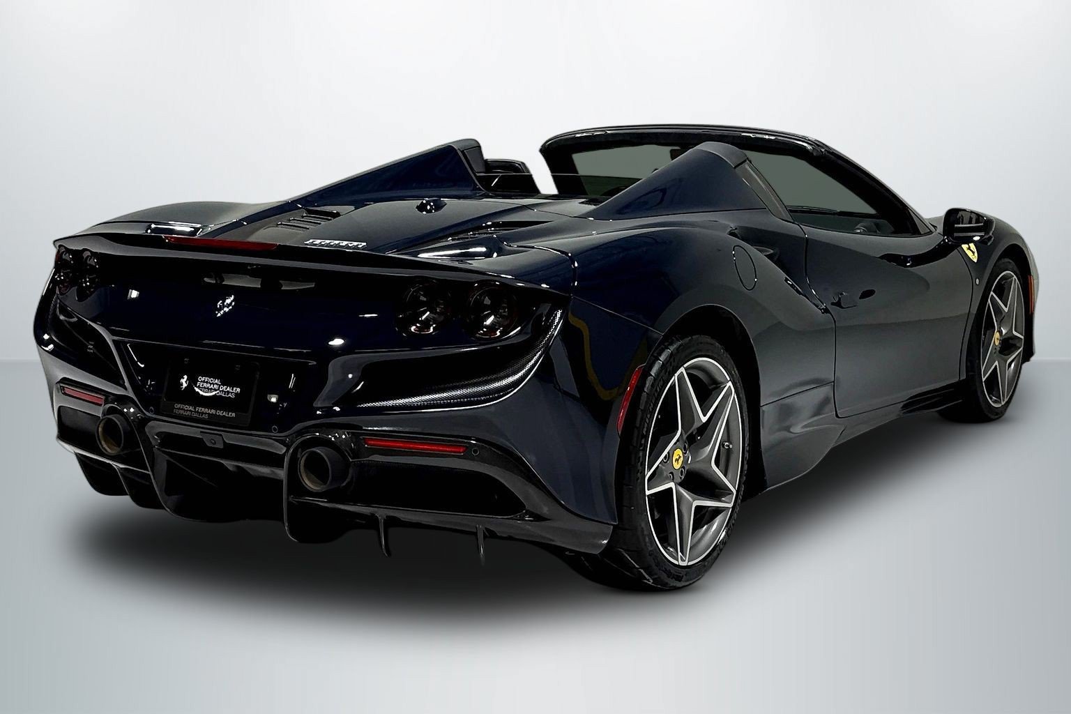 Used 2023 Ferrari F8 Spider RWD image 7