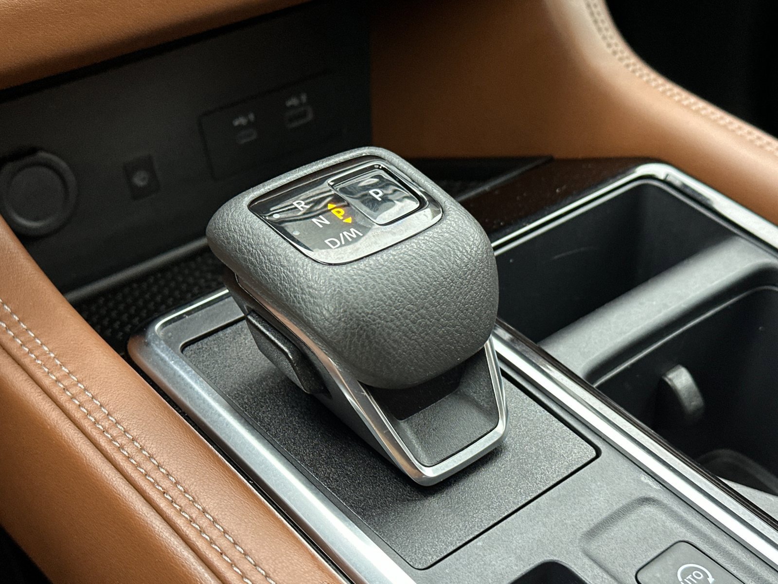 Used 2023 Nissan Pathfinder Platinum w/ Black Appearance Package image 22