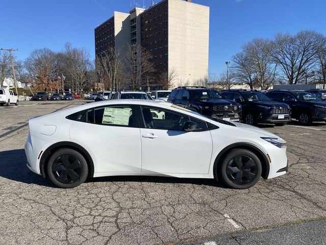 New 2026 Toyota Prius Plug-In Hybrid FWD image 2