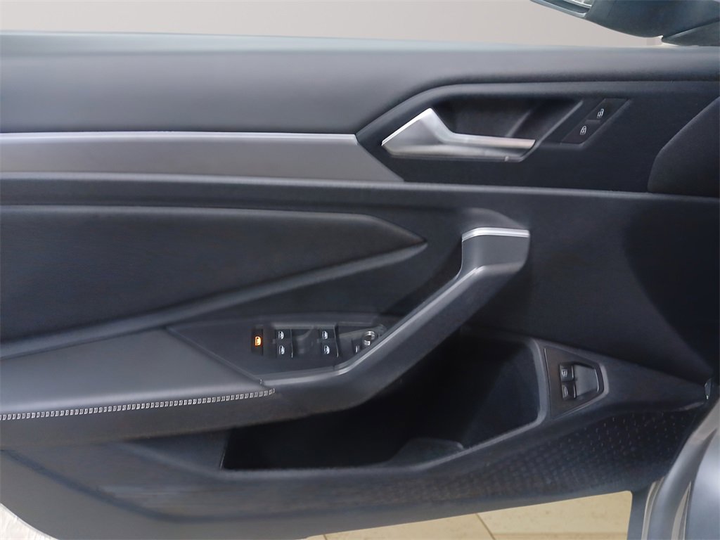 Used 2024 Volkswagen Jetta SE image 16