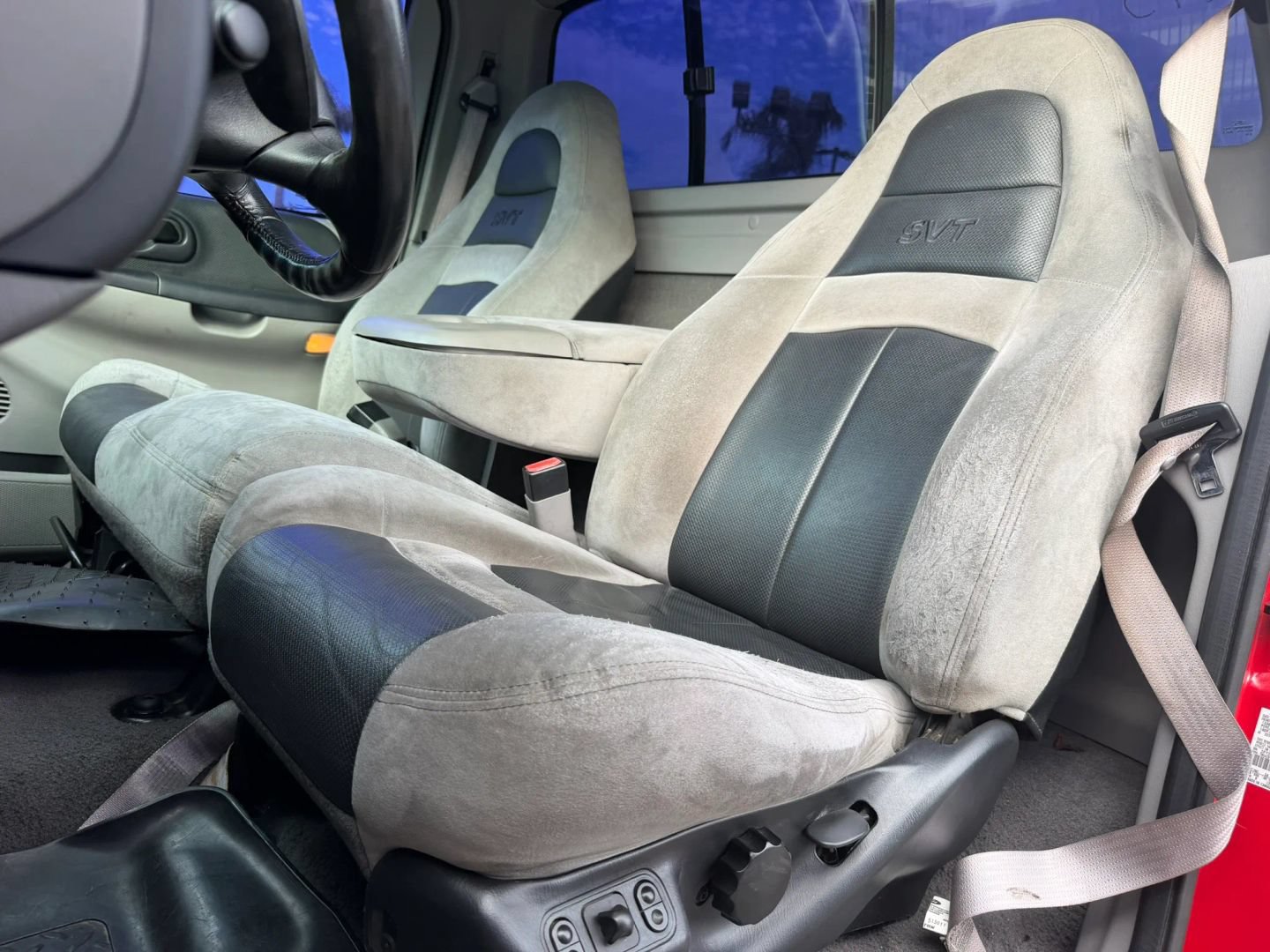 Used 2002 Ford F150 Lightning RWD image 12