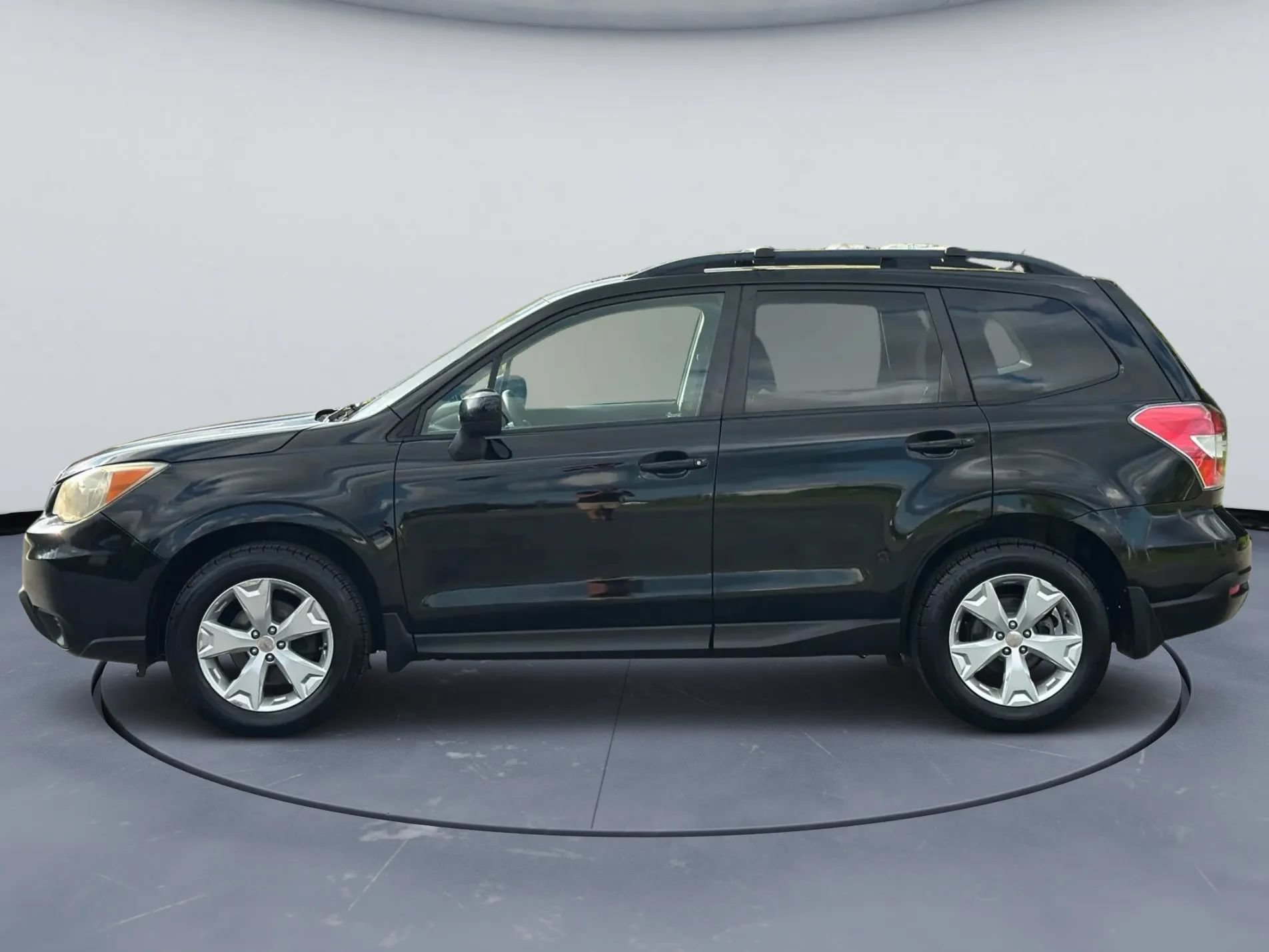 Used 2015 Subaru Forester 2.5i Premium w/ All-Weather Package AWD/4WD image 3