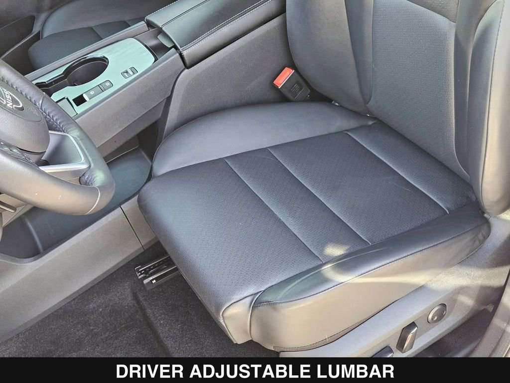 Used 2024 Nissan Rogue SV w/ SV Premium Package image 16