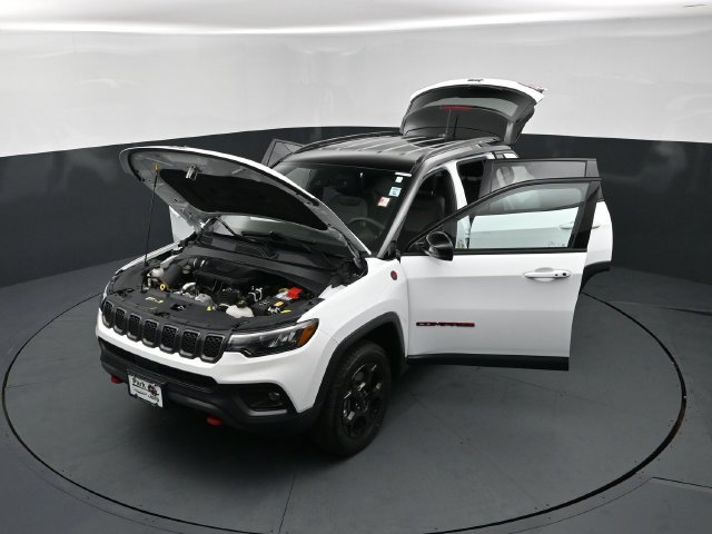 Used 2023 Jeep Compass Trailhawk w/ Trailhawk Convenience Group AWD/4WD image 26