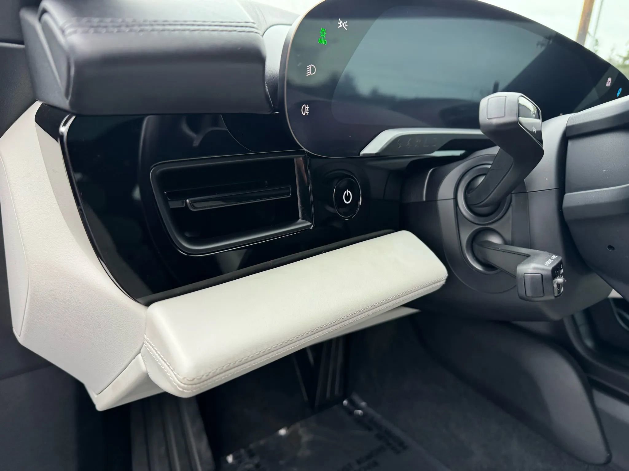 Used 2020 Porsche Taycan 4S image 30