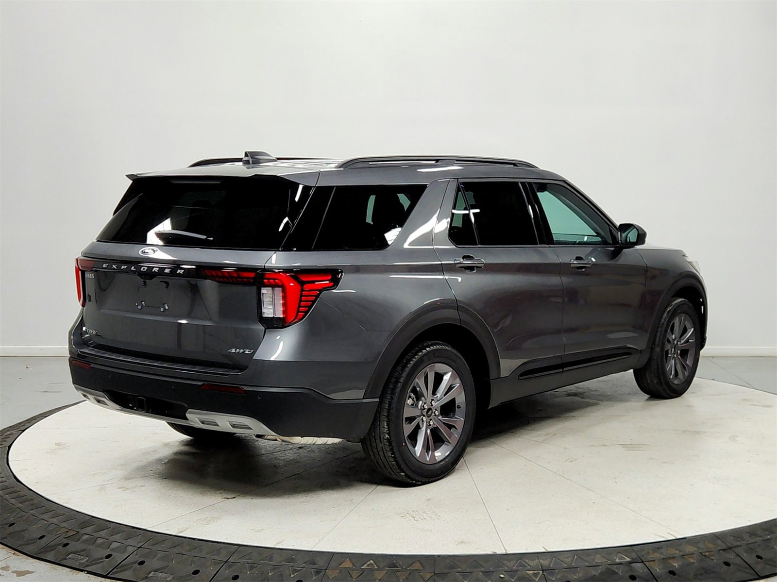 New 2026 Ford Explorer Active image 7