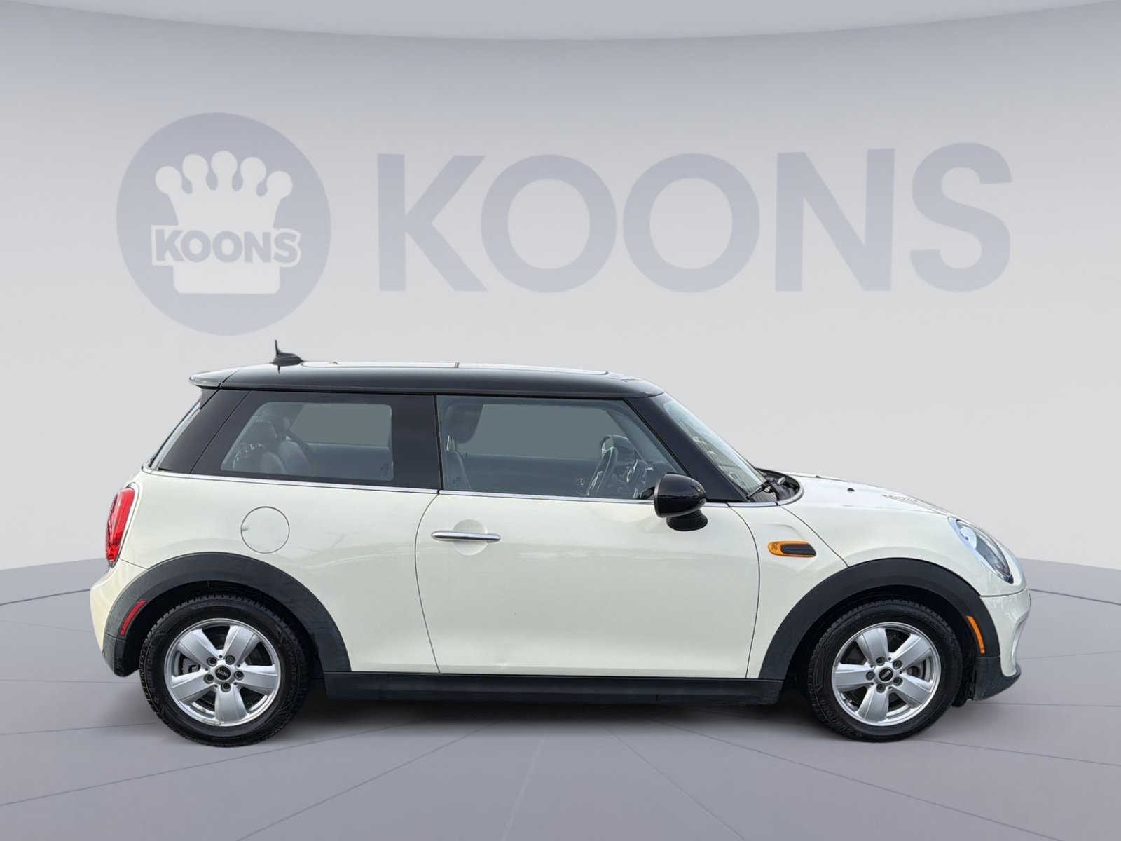 Used 2014 MINI Cooper 2-Door Hardtop image 8