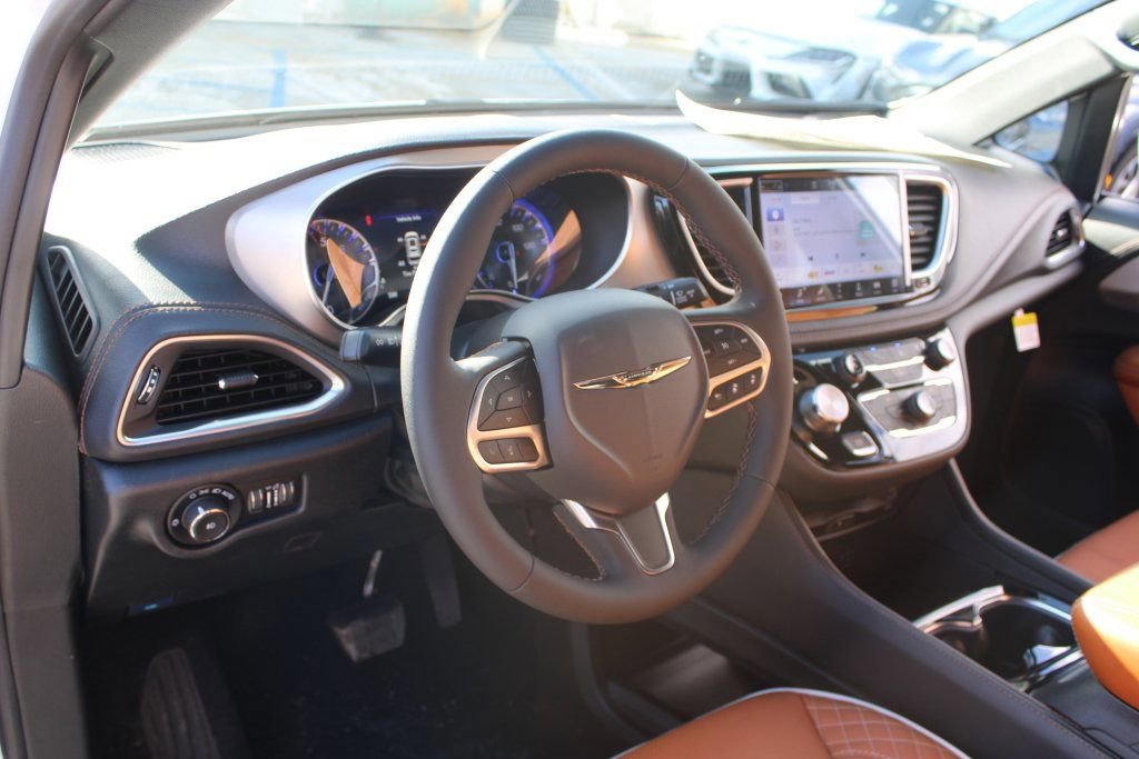 New 2026 Chrysler Pacifica Pinnacle image 11