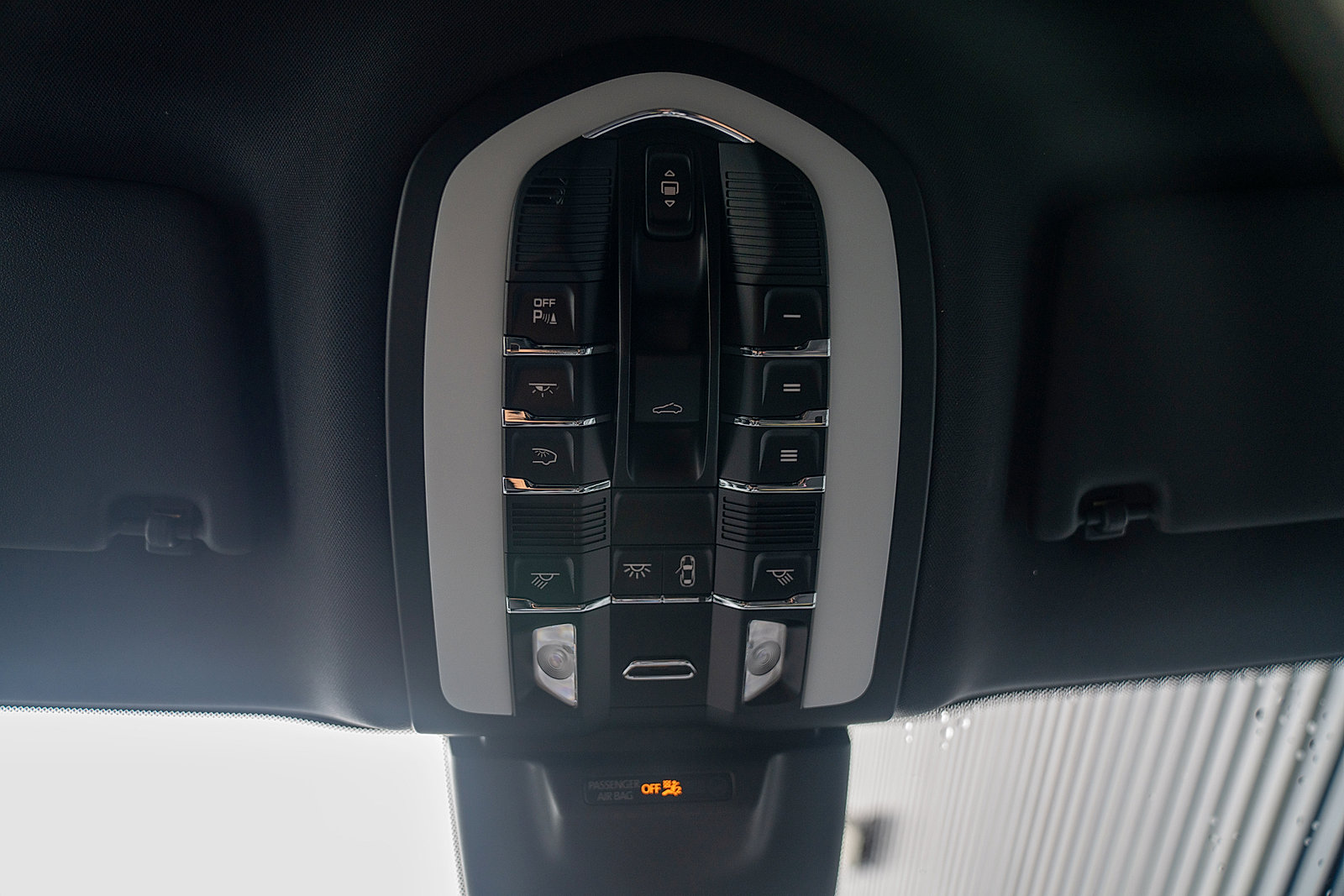 Certified 2025 Porsche Macan AWD/4WD image 11