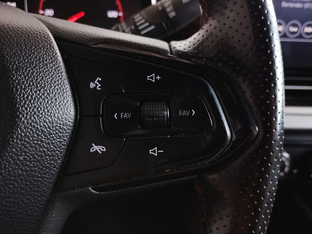 Used 2024 Chevrolet Trax RS FWD image 29