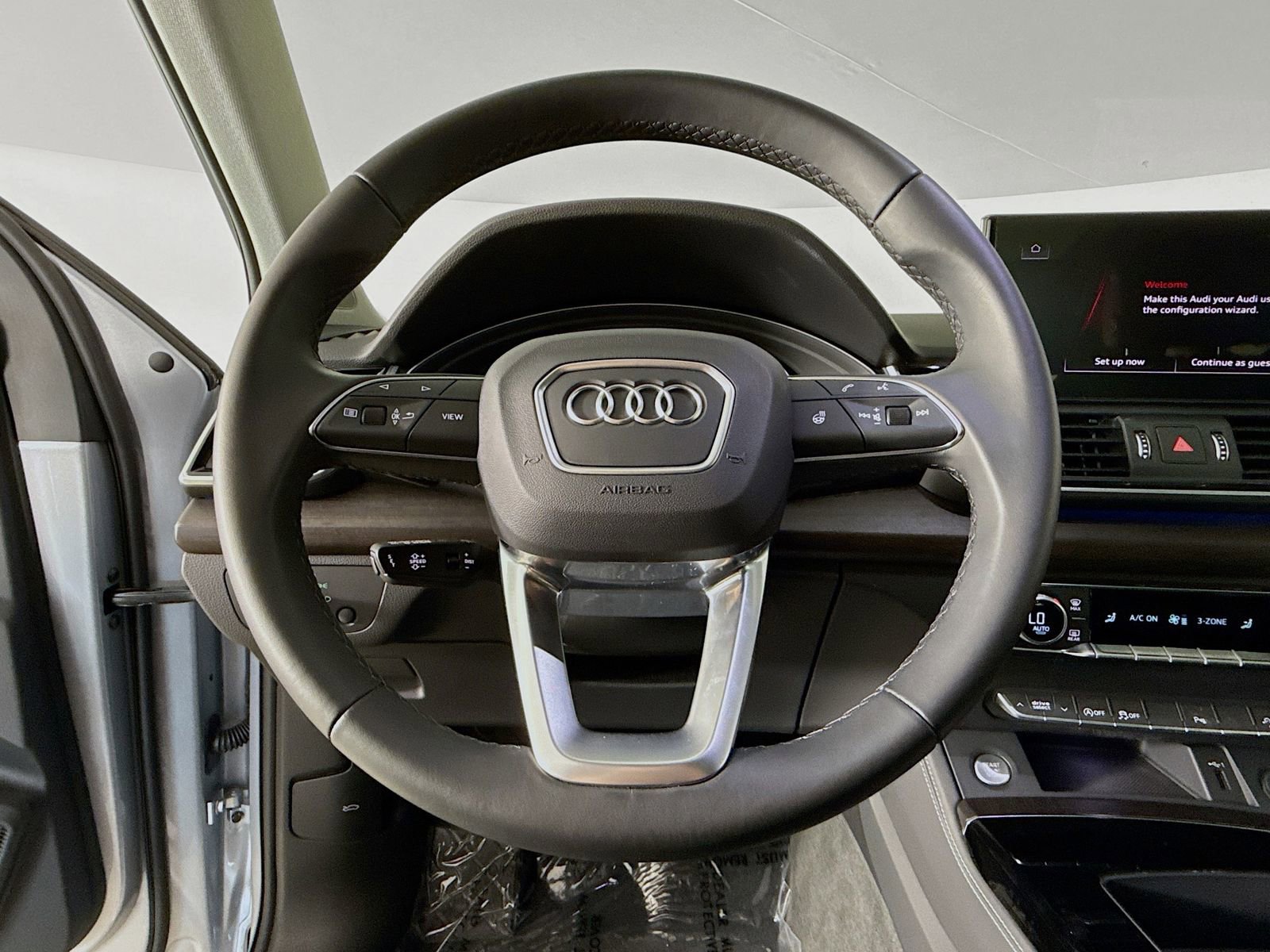 Certified 2025 Audi Q5 2.0T Premium Plus w/ Premium Plus Package AWD/4WD image 11