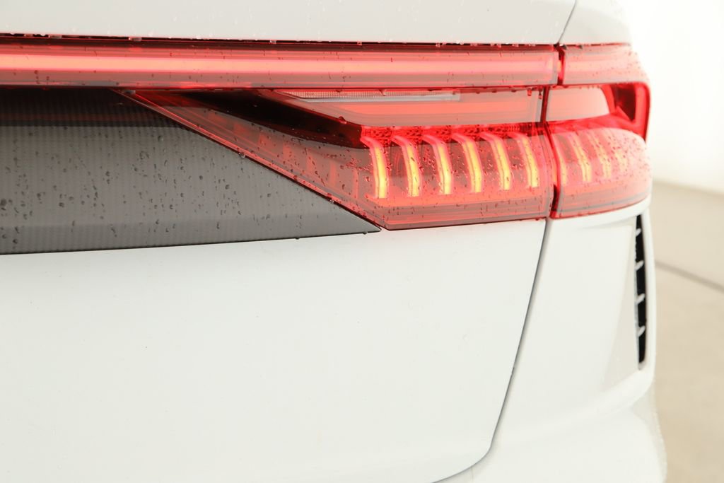 Certified 2022 Audi RS Q8 4.0T w/ Carbon Optic Package image 29