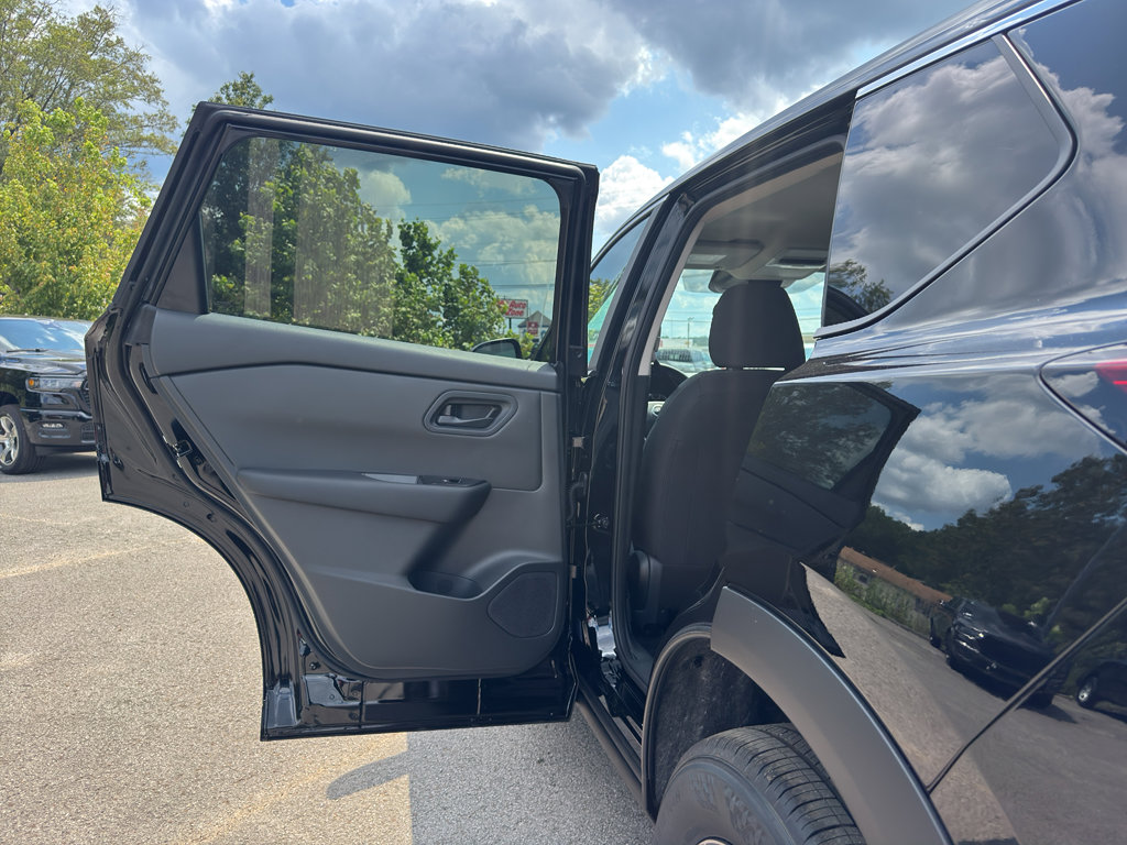 New 2026 Nissan Rogue S image 18