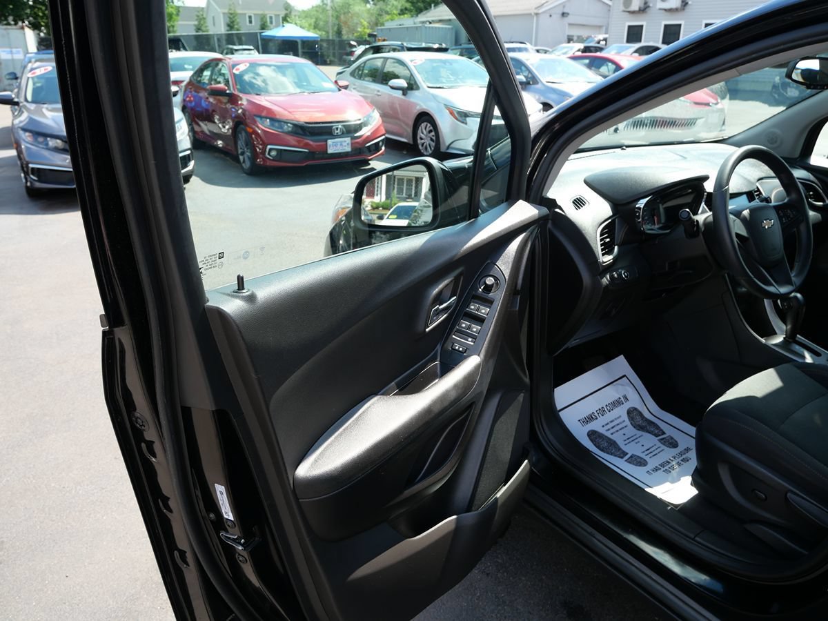 Used 2017 Chevrolet Trax LS AWD/4WD image 16