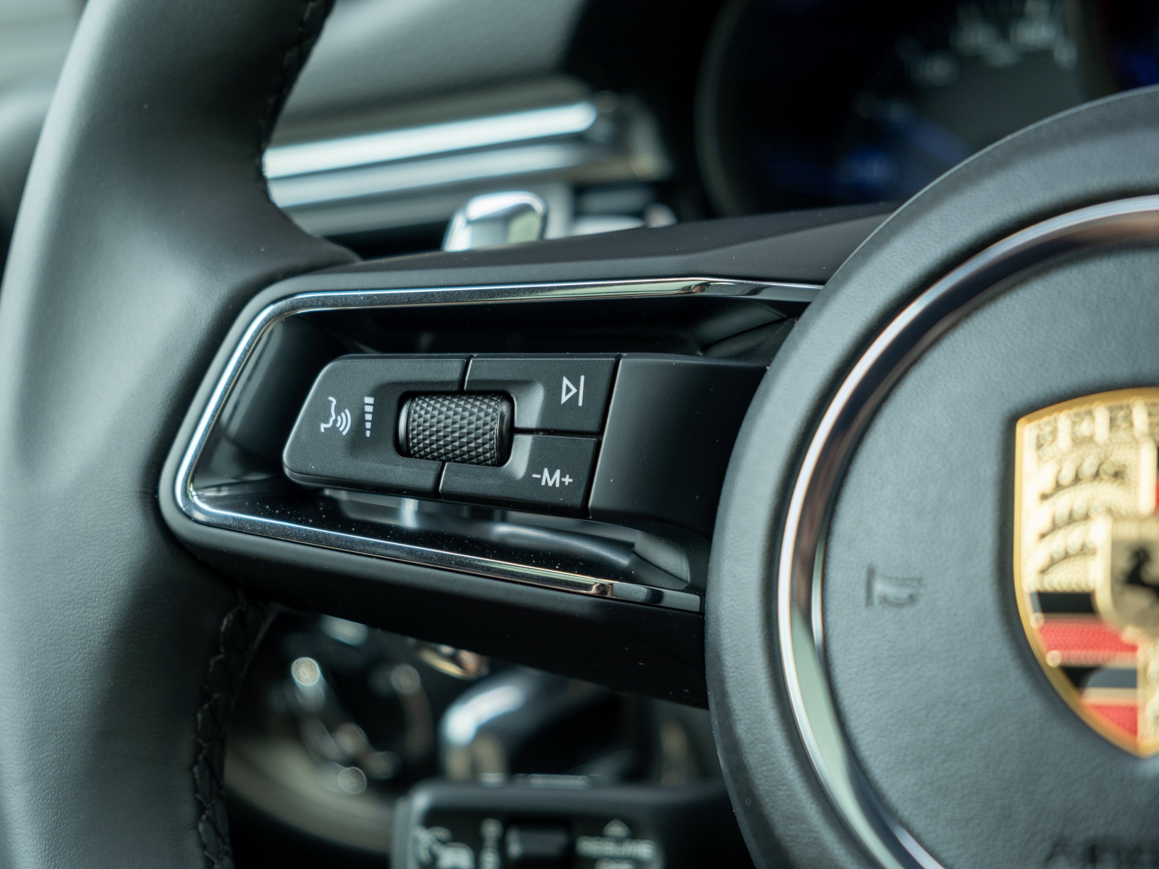 Certified 2025 Porsche Macan image 26