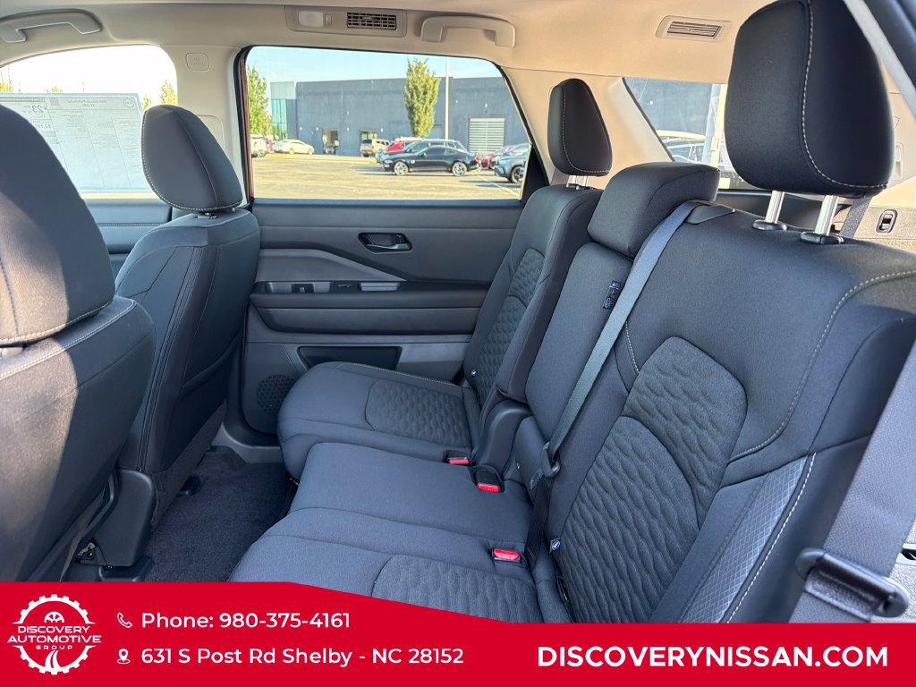 New 2026 Nissan Pathfinder SV w/ SV Premium Package FWD image 30
