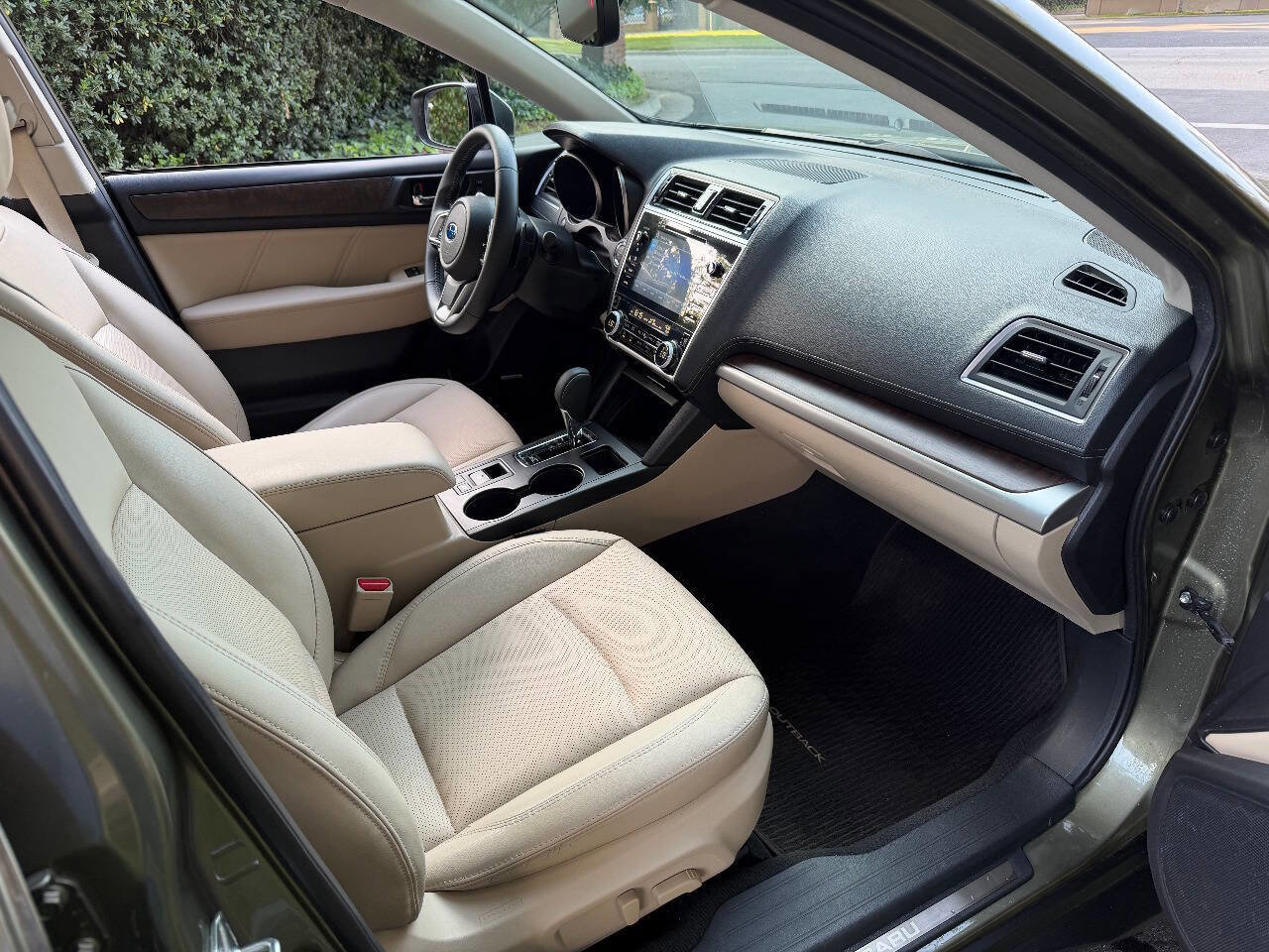Used 2018 Subaru Outback 3.6R Limited AWD/4WD image 28