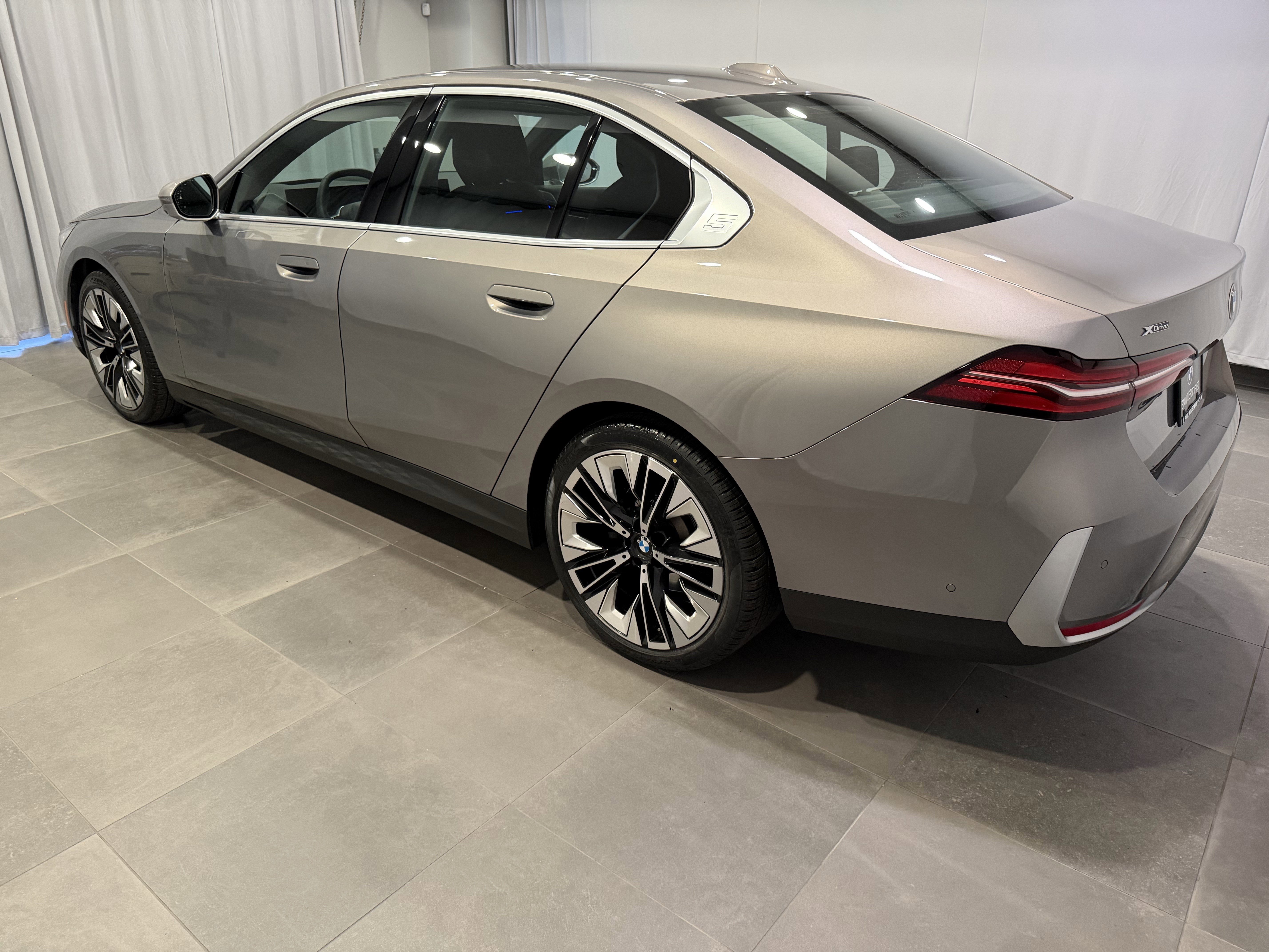 Certified 2024 BMW 530i xDrive w/ Premium Package image 4