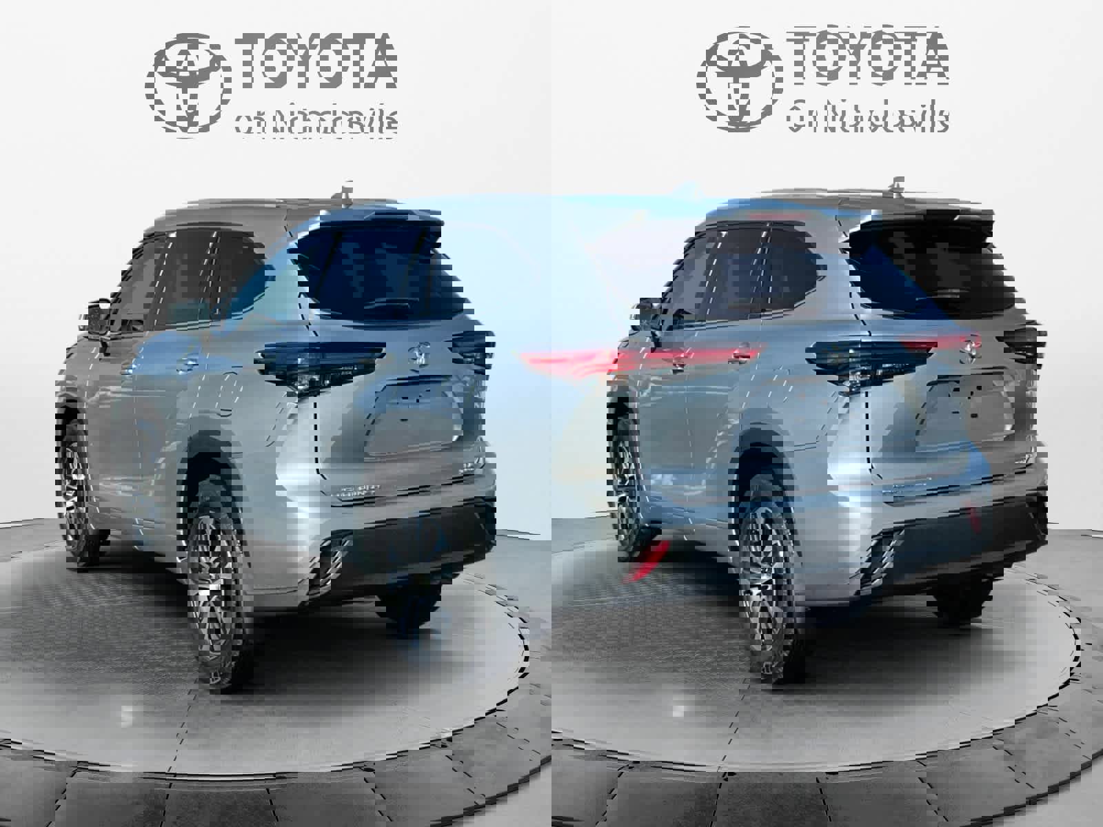 Used 2022 Toyota Highlander XLE image 4